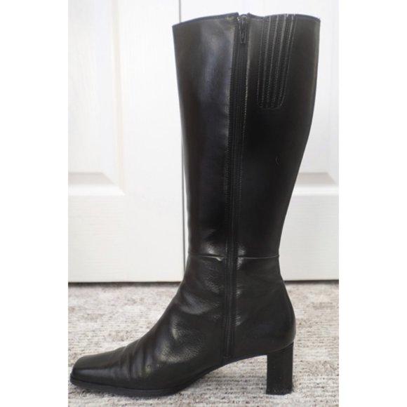 Brown's Couture knee-high black leather boots - Picture 2 of 7